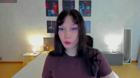 Mia online show from May 10, 7:57 am