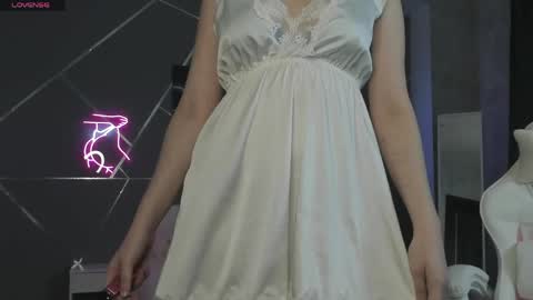 Mia online show from May 13, 8:01 am