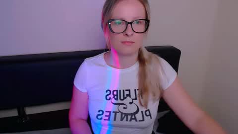 Mia online show from September 23, 7:22 am