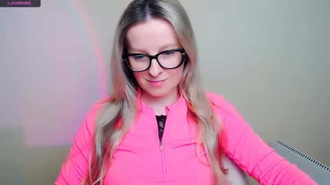 Mia online show from February 11, 8:19 am