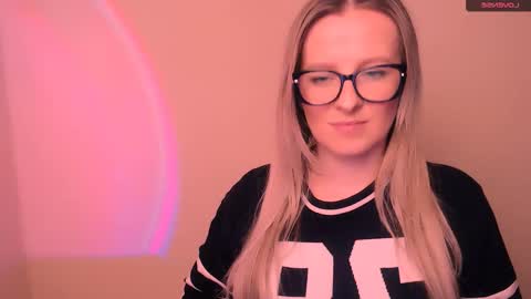 Mia online show from February 16, 5:31 pm