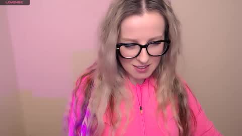 Mia online show from March 17, 6:33 pm