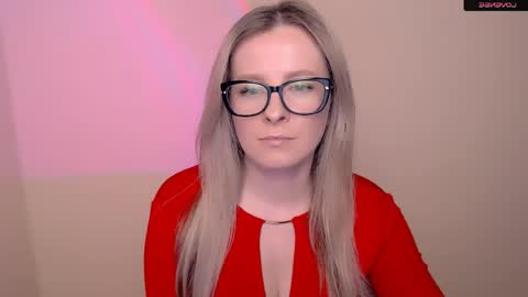 Mia online show from April 17, 4:32 pm