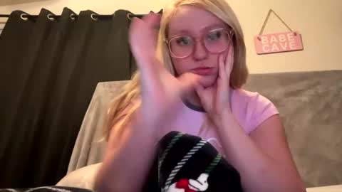 Snapshot of vanillapuddingpie chatting on January 6, 5:19 am vanillapuddingpie online show from January 6, 5:19 am