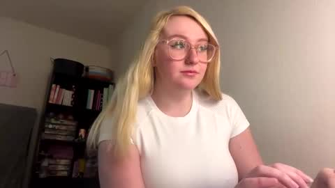 Snapshot of vanillapuddingpie chatting on January 7, 5:20 pm vanillapuddingpie online show from January 7, 5:20 pm