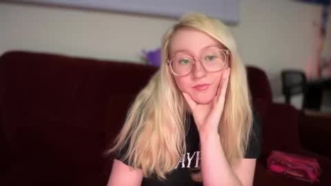 Snapshot of vanillapuddingpie chatting on February 10, 2:52 am vanillapuddingpie online show from February 10, 2:52 am