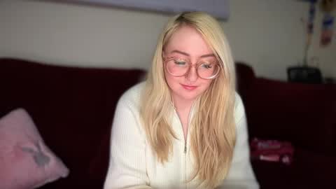 Snapshot of vanillapuddingpie chatting on February 17, 12:21 am vanillapuddingpie online show from February 17, 12:21 am