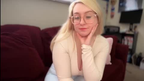 Snapshot of vanillapuddingpie chatting on March 6, 5:43 pm vanillapuddingpie online show from March 6, 5:43 pm