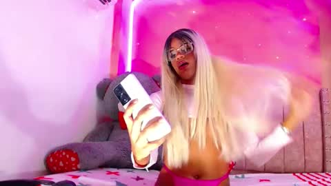 Snapshot of vannesa01 chatting on February 18, 7:41 pm vannesa01 online show from February 18, 7:41 pm