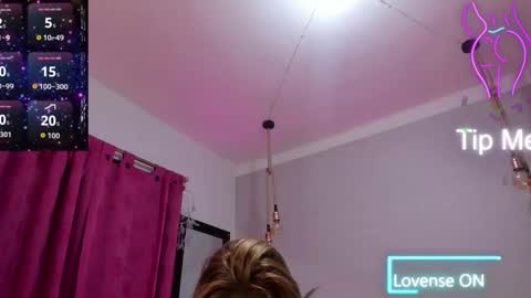 Snapshot of vannhesa chatting on December 15, 10:36 pm Vannhesa online show from December 15, 10:36 pm