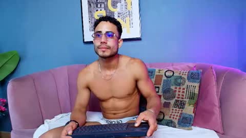 Snapshot of vans_ross chatting on January 13, 6:46 pm Vans Ross online show from January 13, 6:46 pm