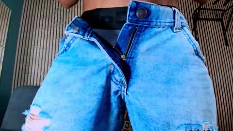 Snapshot of vans_ross chatting on February 3, 7:19 pm Vans Ross online show from February 3, 7:19 pm