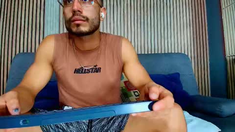 Snapshot of vans_ross chatting on February 5, 7:18 pm Vans Ross online show from February 5, 7:18 pm