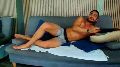 Snapshot of vans_ross chatting on February 10, 7:29 pm Vans Ross online show from February 10, 7:29 pm