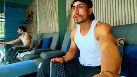 Snapshot of vans_ross chatting on February 13, 7:10 pm Vans Ross online show from February 13, 7:10 pm