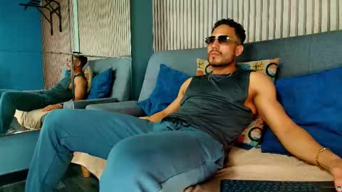 Snapshot of vans_ross chatting on February 17, 7:09 pm Vans Ross online show from February 17, 7:09 pm