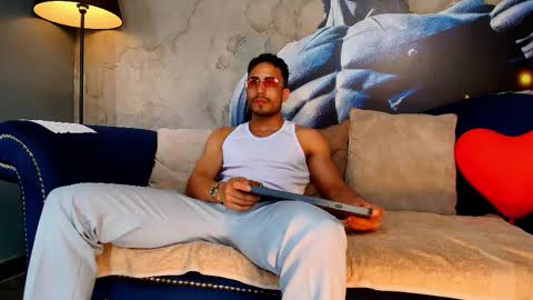 Snapshot of vans_ross chatting on February 23, 7:11 pm Vans Ross online show from February 23, 7:11 pm