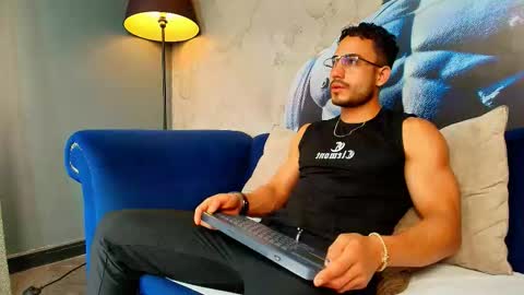 Snapshot of vans_ross chatting on February 25, 7:34 pm Vans Ross online show from February 25, 7:34 pm