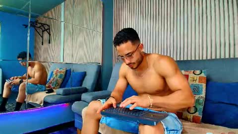 Snapshot of vans_ross chatting on February 28, 7:26 pm Vans Ross online show from February 28, 7:26 pm