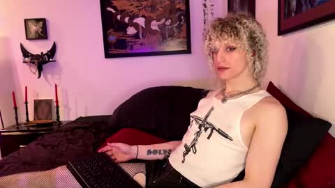 Snapshot of vantablossom chatting on December 16, 7:13 am vantablossom online show from December 16, 7:13 am