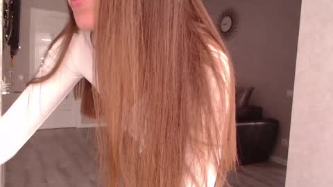 Snapshot of varonica_caprii chatting on March 10, 9:43 am Varonica Caprii Online this week Monday Tuesday Thursday Friday online show from March 10, 9:43 am