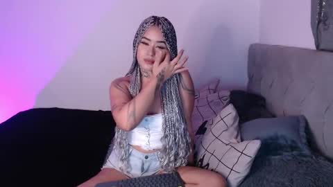 Snapshot of vayolett_bass chatting on February 22, 5:44 am Vayolett Bass online show from February 22, 5:44 am