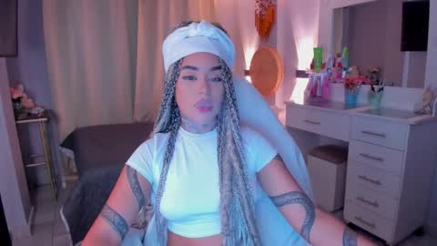 Vayolett Bass online show from February 1, 9:08 am