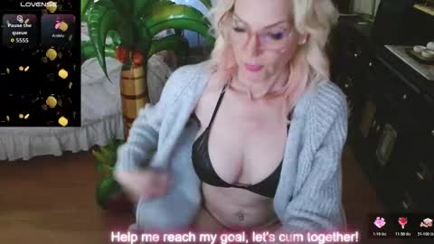 Snapshot of veafreeze chatting on February 1, 6:45 am veafreeze online show from February 1, 6:45 am