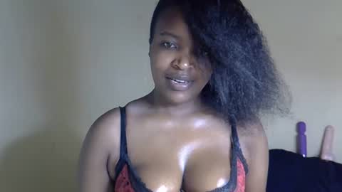 Snapshot of veesazii chatting on May 14, 4:19 am veesazii online show from May 14, 4:19 am