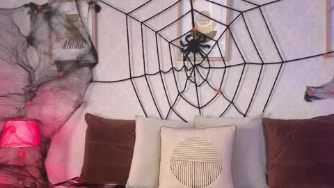 Vee Simons online show from October 31, 7:37 pm