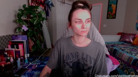 Snapshot of veeweatherbee chatting on January 27, 10:38 pm Violet Weatherbee online show from January 27, 10:38 pm