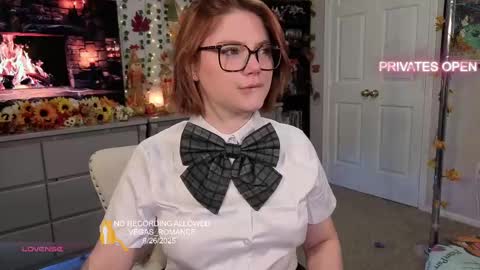Snapshot of vegas_romance chatting on September 27, 12:04 am vegas_romance online show from September 27, 12:04 am