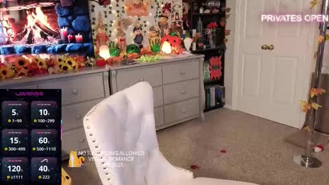 Snapshot of vegas_romance chatting on November 8, 3:07 am vegas_romance online show from November 8, 3:07 am