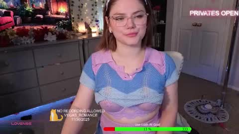 Snapshot of vegas_romance chatting on December 1, 5:23 am vegas_romance online show from December 1, 5:23 am