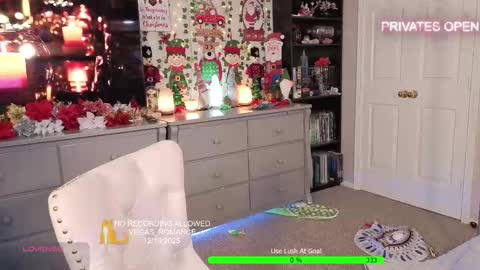 Snapshot of vegas_romance chatting on December 14, 1:55 am vegas_romance online show from December 14, 1:55 am