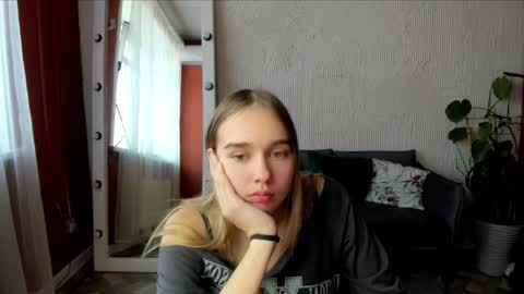 Snapshot of vel1ka chatting on October 7, 10:01 am Barbara online show from October 7, 10:01 am