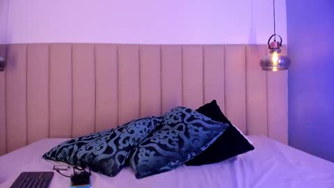 Vel  online show from April 10, 4:44 pm