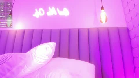 Vel  online show from April 12, 5:18 pm