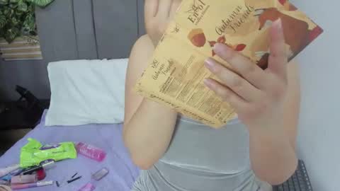 Snapshot of velakimm chatting on November 3, 8:32 pm Isabella online show from November 3, 8:32 pm