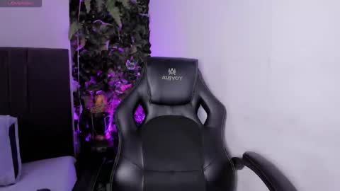 Snapshot of velakimm chatting on November 14, 8:29 pm Isabella online show from November 14, 8:29 pm