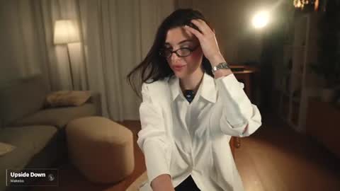 Snapshot of velavelle chatting on August 5, 8:33 pm Try to unlock online show from August 5, 8:33 pm
