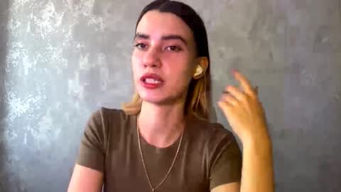 Mia online show from October 17, 8:17 am
