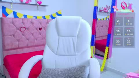 Snapshot of velinahoneyy chatting on June 28, 3:51 pm velinahoneyy online show from June 28, 3:51 pm