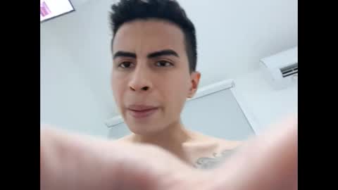 Snapshot of velk_hot1 chatting on January 11, 11:02 pm velk_hot1 online show from January 11, 11:02 pm