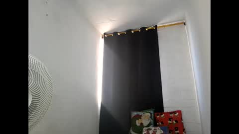 Snapshot of velk_hot1 chatting on January 14, 9:41 pm velk_hot1 online show from January 14, 9:41 pm