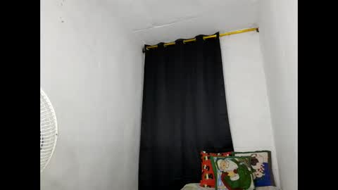 Snapshot of velk_hot1 chatting on January 17, 12:10 am velk_hot1 online show from January 17, 12:10 am