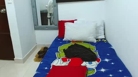 Snapshot of velk_hot1 chatting on November 25, 2:39 pm velk_hot1 online show from November 25, 2:39 pm