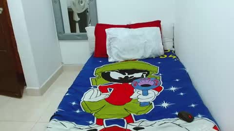 Snapshot of velk_hot1 chatting on November 26, 11:33 am velk_hot1 online show from November 26, 11:33 am