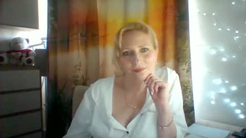 velka_raspberry online show from May 19, 8:31 am