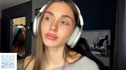 Nia online show from March 26, 3:28 pm